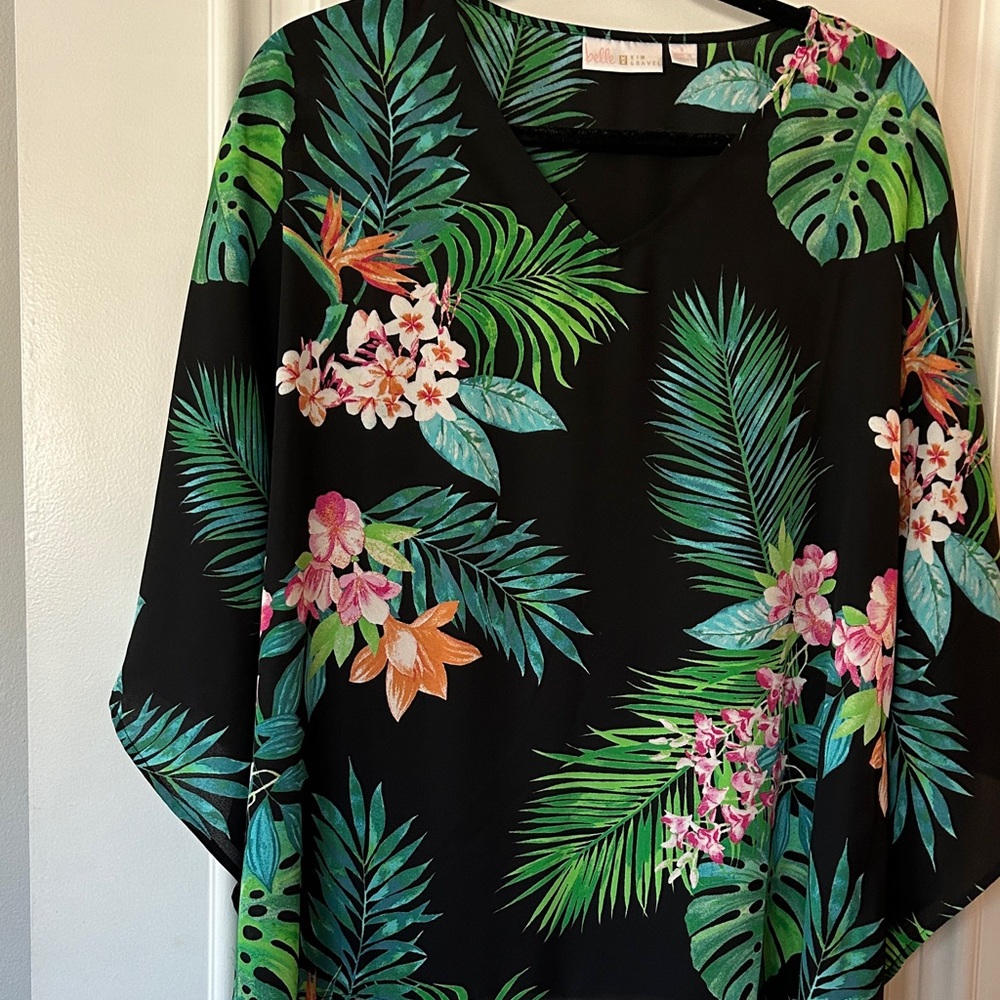 Belle by Kim Gravelle floral blouse, beautiful colors